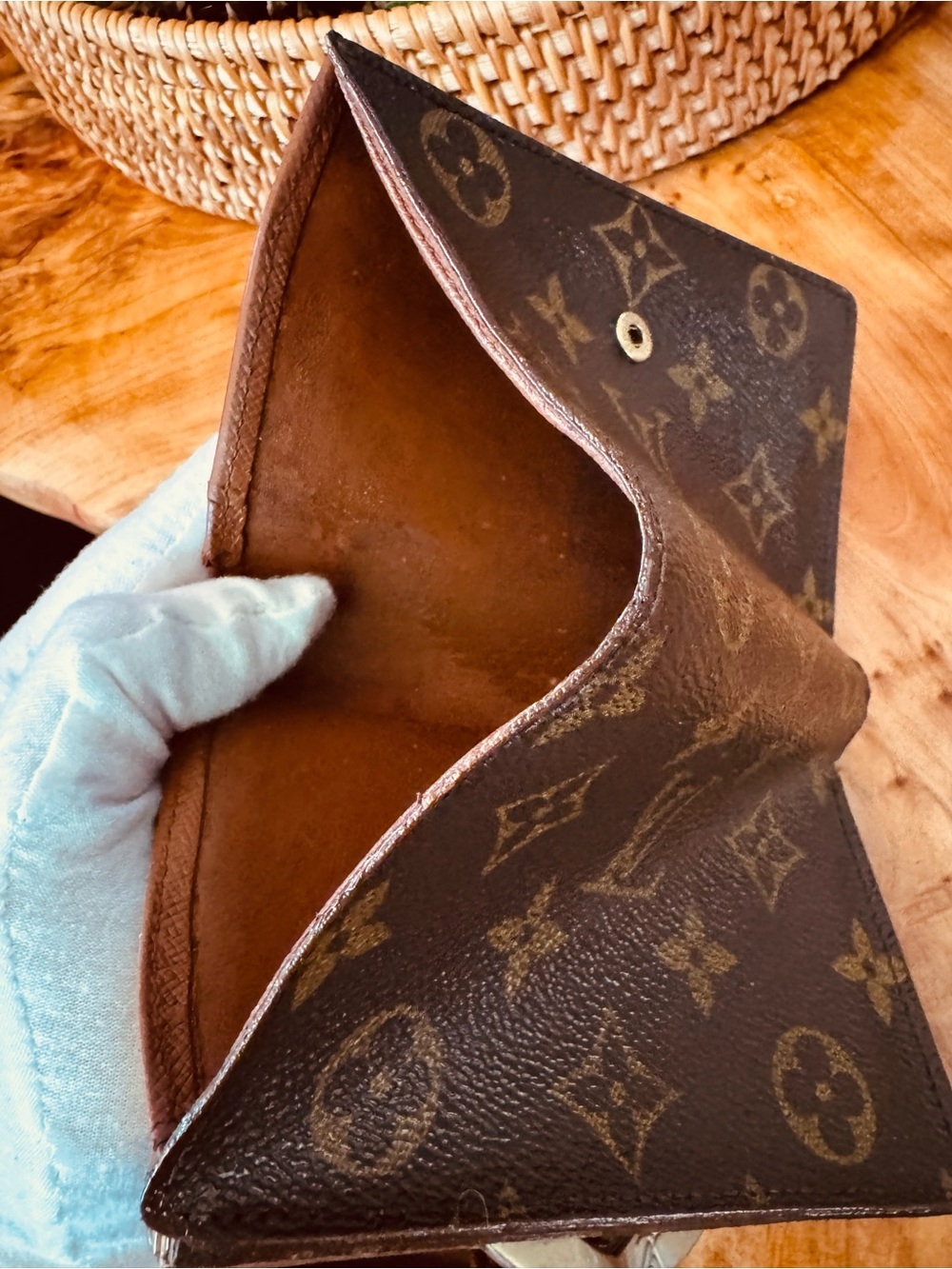Just in 🔥Vuitton French purse, compact, wallet, kiss, lock, monogram, canvas - Picture 11 of 16